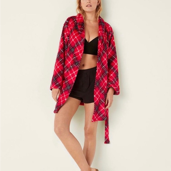 Victoria’s Secret PINK FLUFFY ROBE - Picture 5 of 5